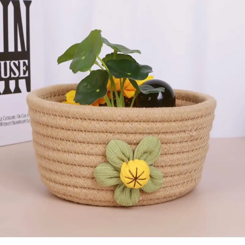 A Set of Three Large Covered Storage Baskets, Handmade Woven Fresh Style Desktop Decoration, Organizing Household Miscellaneous Items 6