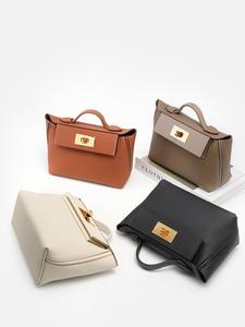 Women's Genuine Leather Bag, Stylish Lightweight Flap Shoulder Bag, Handbag Adjustable Shoulder Strap, with Storage Pocket on The Back, Suitable for Daily Work Use