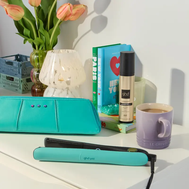 ghd Gold Limited Edition Hair Straightener in Mystic Aqua with Matching Heat-Resistant Bag & Mat 4