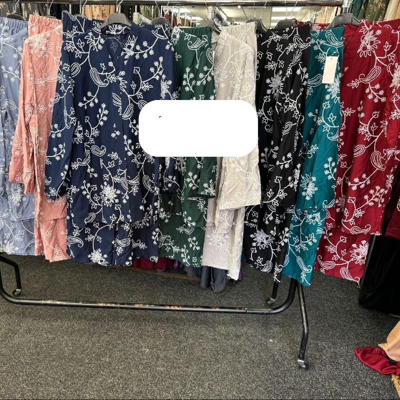 Ladies Beautiful V neck top 2 pc coord set size 8/14 7