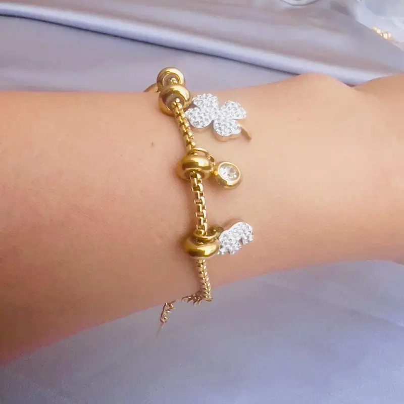 “Luxury Golden Charm Bracelet – Elegant Gold with Sparkling Diamonds” 1