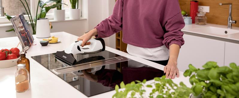 Product Introduction of Kärcher Window Vac WV 2 Plus, Battery Running Time: 35 min, LED Display for Battery Status, Suction Nozzle: 280 mm, Spray Bottle with Microfibre Cloth, 20 ml Window Cleaner Concentrate 6