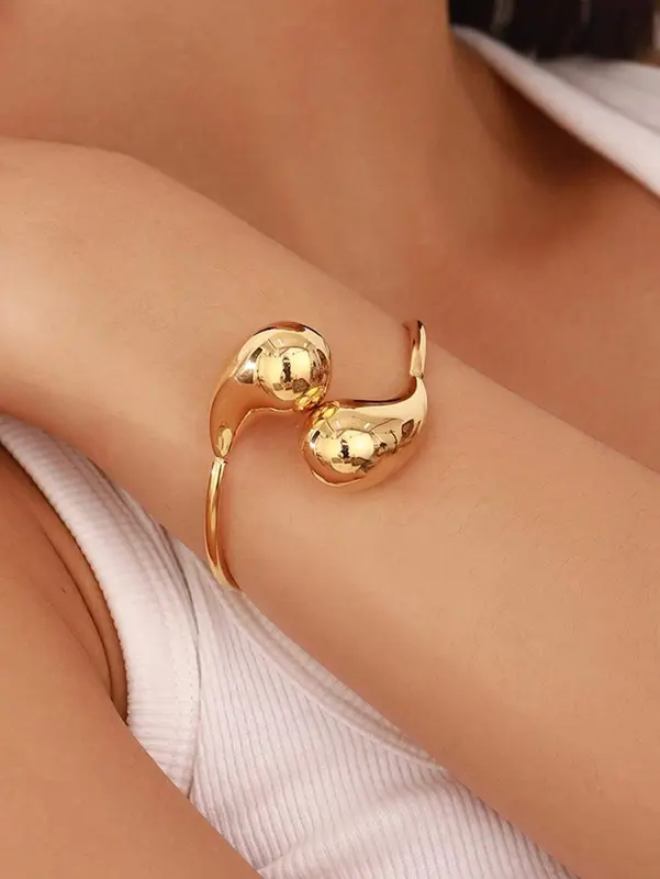 Fashionable Gold Bracelet for Women – 18K Plated Stainless Steel with Smooth Hollow Water Drop Design, Ideal for Banquets or Daily Styling 0