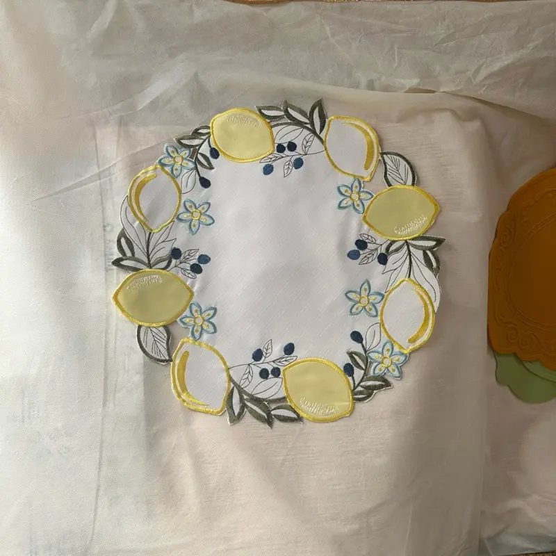 Lemon placemats and table runner