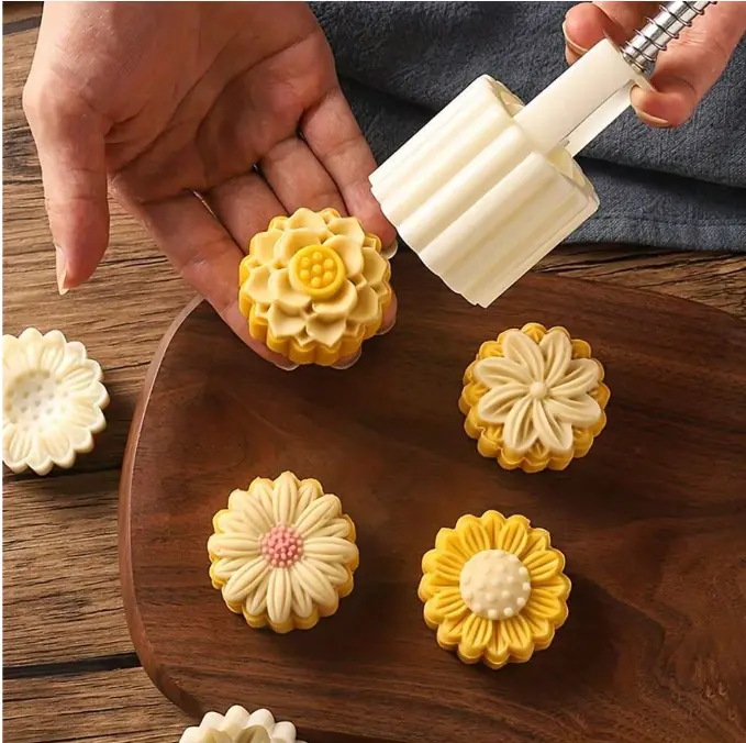 1 Set Flower Mooncake Mold, Including 1 Extrusion Barrel And 4 Flower-Shaped Molds, DIY Baking Tools For Mid-Autumn Festival & Cake Making, Biscuit Mold, Baking Accessories For Kitchen