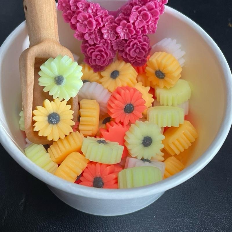 Multi-Coloured Daisy Scoopie Wax Melts by Candle Decor - Fragrant Wax for Melting 4