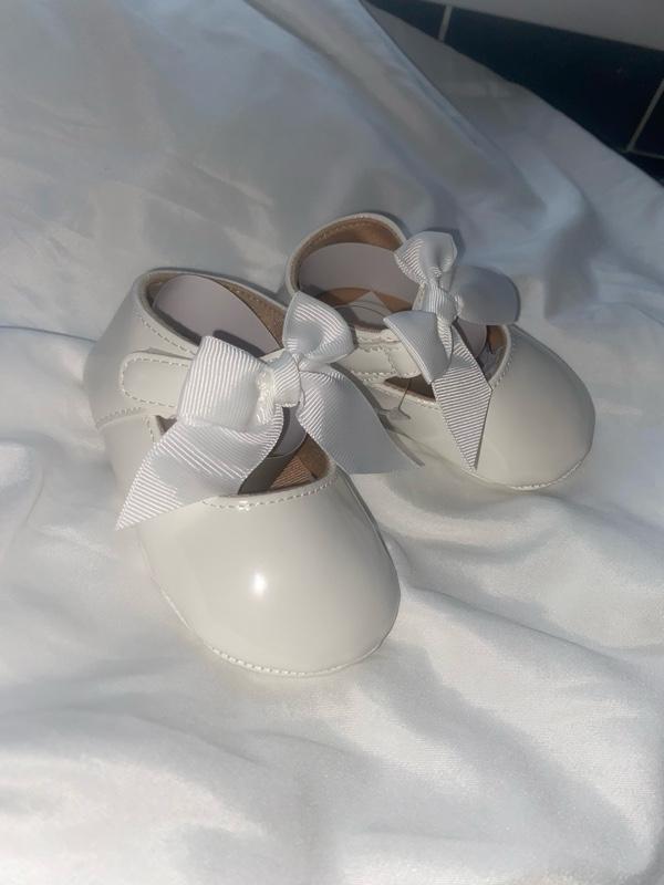 Product Introduction of Baby girls shoes with a bow and grip on the bottom so baby doesn’t slip 8