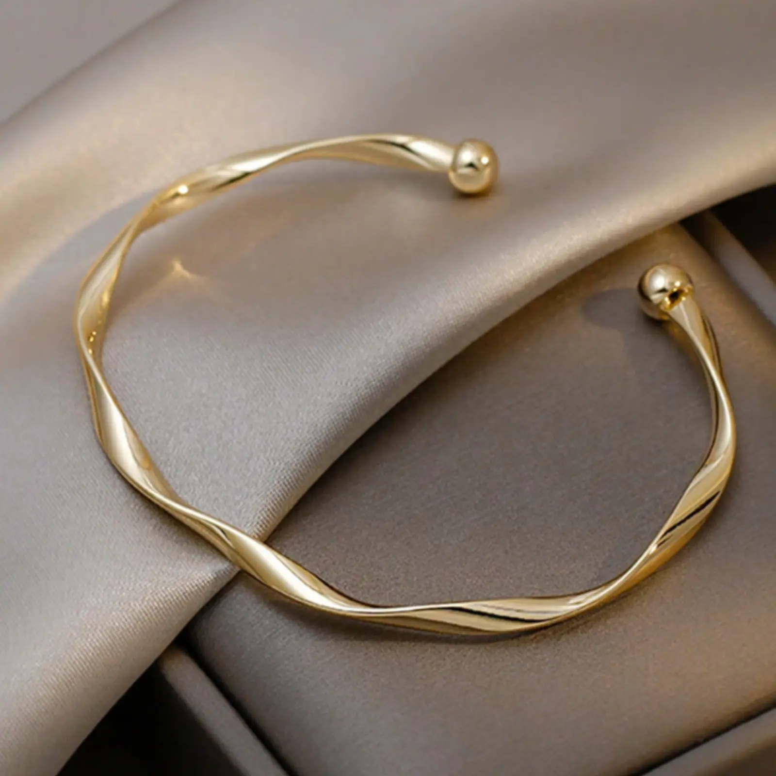 Minimalist gold bracelet, small elegant fashion design for women to wear everyday, ideal gift