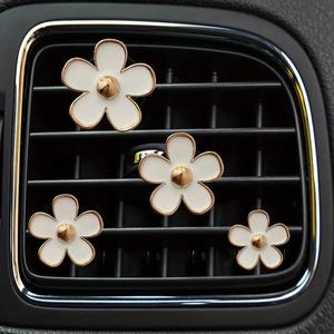 Cute Flower Design Car Air Outlet Decoration, Girl Car Interior Accessories Stuff, Clip-on Daisy Ornament for Air Vent, Truck Accessories, Car Gadgets, Air Outlet Perfume Decorative Clip, Car Odor Remover Aromatherapy, Car Fragrance Set
