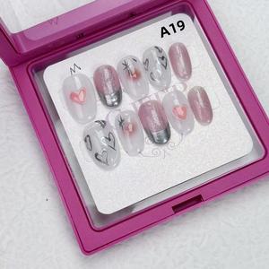 Hand-painted heart-shaped short nail art with a high-end look and whitening effect. Press on nails press  nails short  press  nails