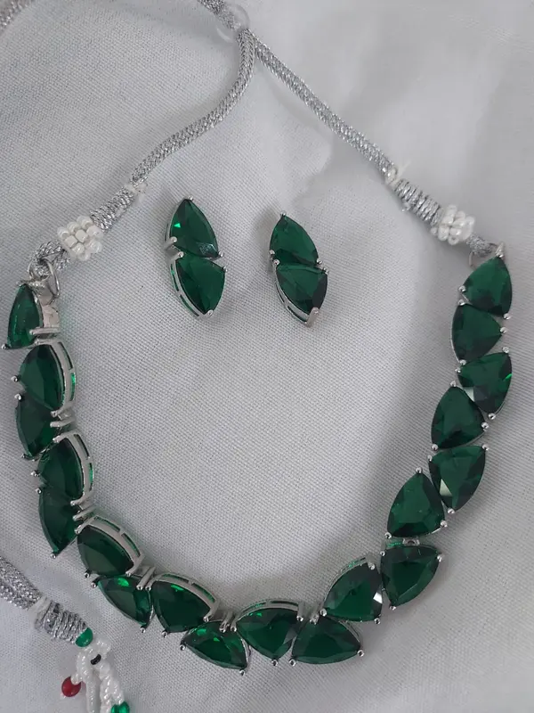 Emerald Spark Radiance  Necklace Set 0
