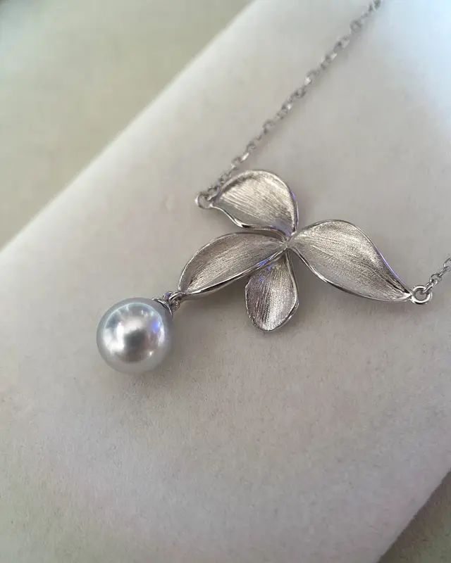 Starlit Pearls 7.5–8mm Natural Silver-Grey Japanese Madama Akoya Pearl Pendant Necklace, Sculptural Brushed Petal, Textured 925 Silver, Jewellery Showpiece 4