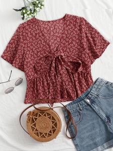 Women's Ditsy Floral Print Tie Front Blouse, Summer Clothes Women, Boho Aesthetic Elegant Butterfly Sleeve V Neck Top for Summer, Bohemian Ladies Clothes for Daily Wear, Womenswear