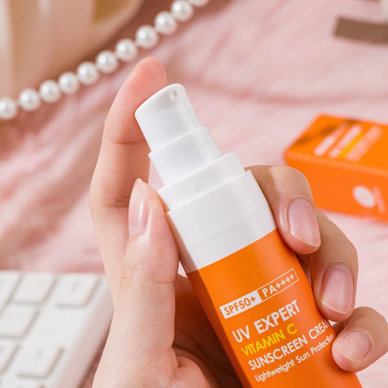 Vitamin C Sunscreen for Face and Body, Non-Greasy, Sweat- & Water-Resistant, Ideal for Outdoor Activities on Sunny Days Comfort Cosmetic 6