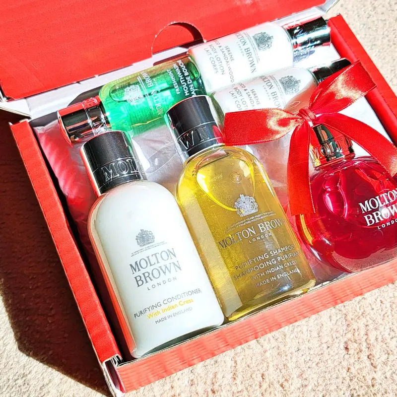 Luxury Self Care Gift Set containing Molton Brown products - Bath & Shower Gel, Body Care Set, Skin Care Cosmetics - Gift Boxed - Comfort & Care, Birthday, Anniversary, Thank You Gift, Ladies Pamper Hamper, Nourishing Set 5