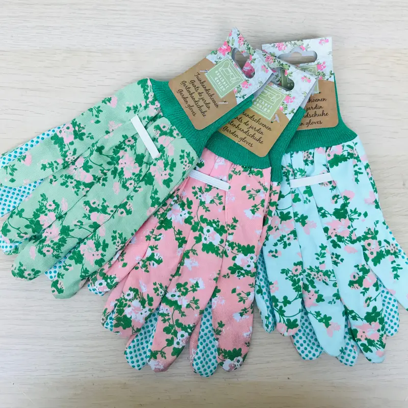 Gardening gloves in rose print 0