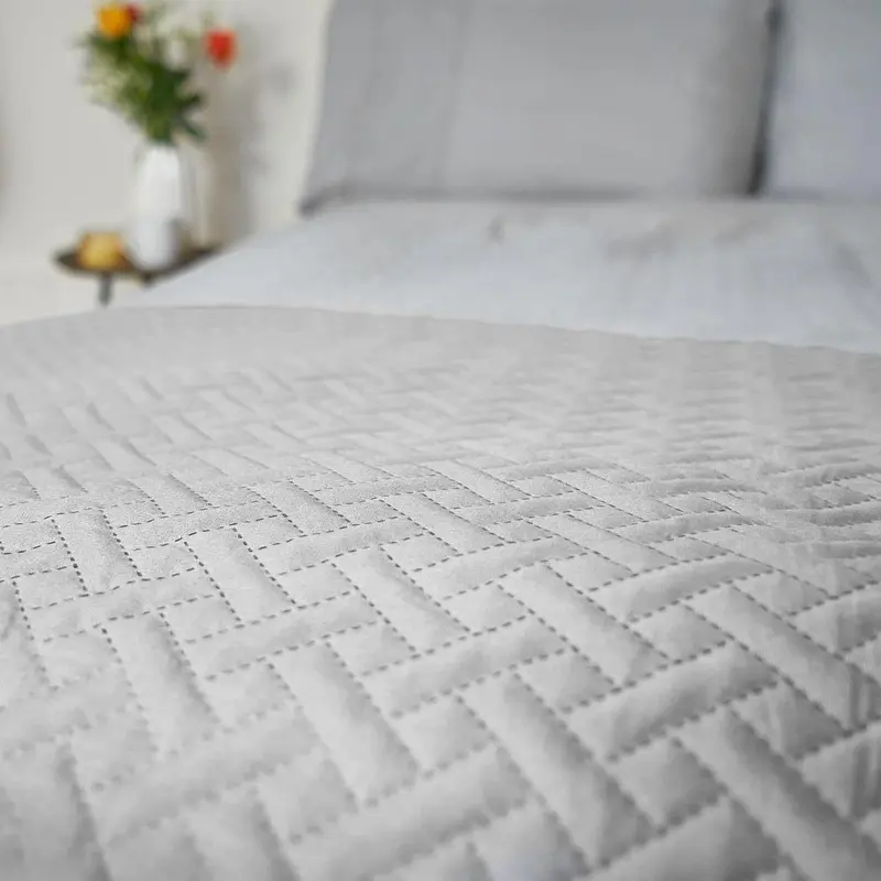 Brentfords Bed Throw King Size Geometric Pinsonic Quilted Bedspread, Luxurious Super Soft Silver Grey Lightweight King Size Quilted Blanket Throw Over for Sofa, 200 x 240cm 6