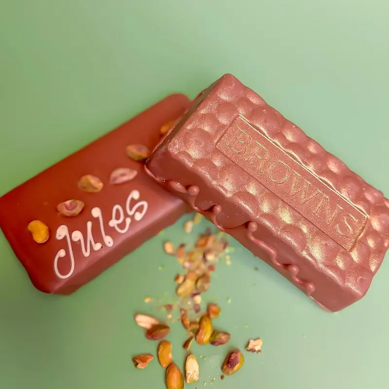 Dubai 300g  Milk Chocolate Pistachio and Kunafa Snack Bar - - Bonbon, Crispy, Shell, Dessert Creamy 4