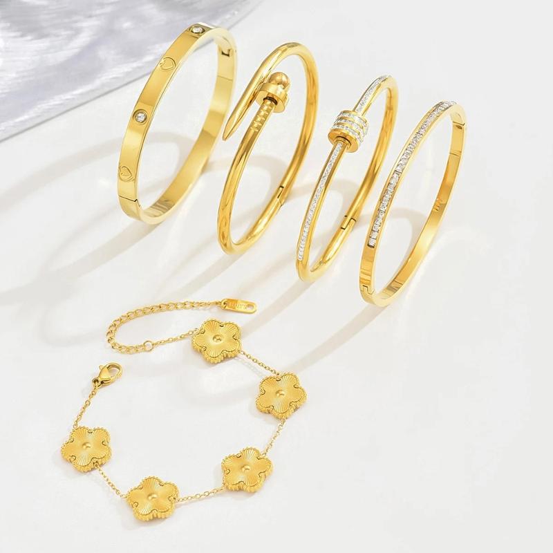 Product Introduction of Europe and the United States hot stainless steel four-leaf clover lucky bracelet fashion women's nail bracelet gold bangles 1