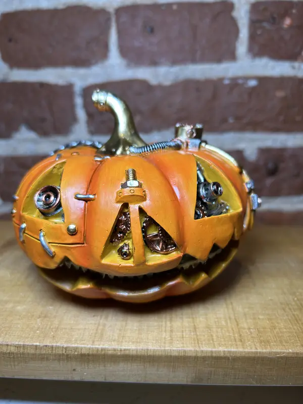 SMALL ORANGE COLOUR QUIRKY STEAM PUNK PUMPKIN ORNAMENT. RESIN. SIZE; 11CM X 13CM X 13CM APPROX 6