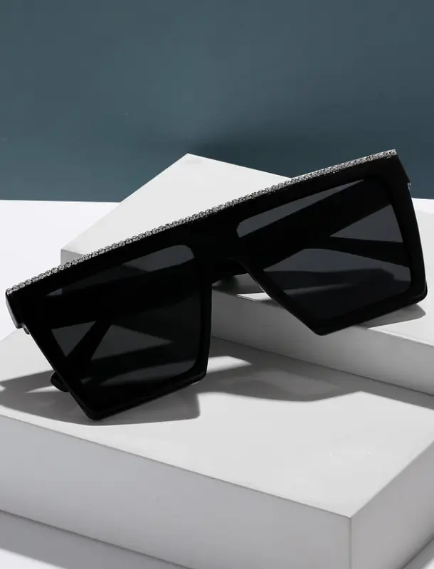 Flat-Top Sunglasses – Bold D-Frame Shades with Studded Plastic Frame 0