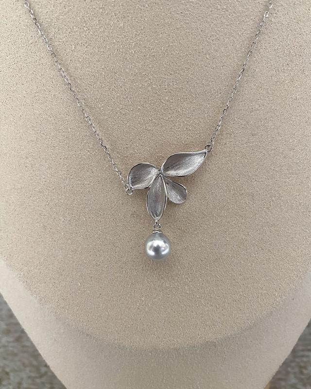 Starlit Pearls 7.5–8mm Natural Silver-Grey Japanese Madama Akoya Pearl Pendant Necklace, Sculptural Brushed Petal, Textured 925 Silver, Jewellery Showpiece 3