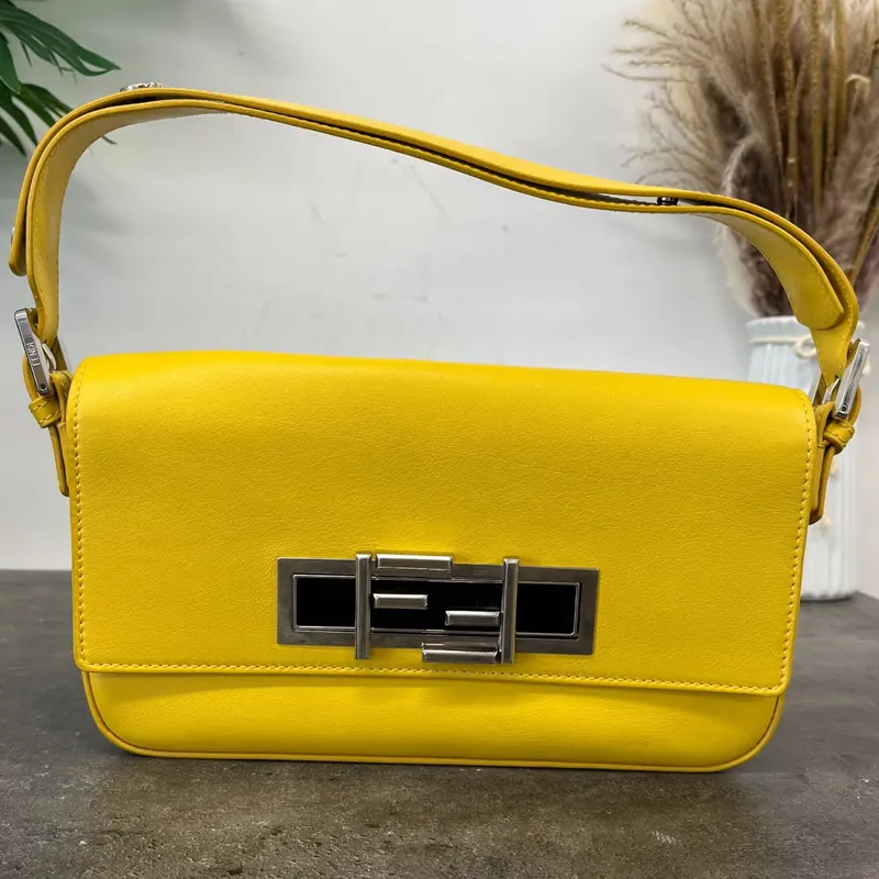 Pre-owned  Fendi  Women's 3 Baguette Handbag Yellow 8