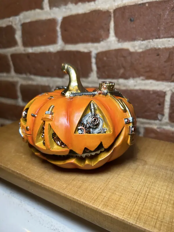 SMALL ORANGE COLOUR QUIRKY STEAM PUNK PUMPKIN ORNAMENT. RESIN. SIZE; 11CM X 13CM X 13CM APPROX 1