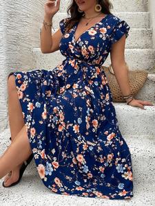 Plus Size Floral Print V Neck Dress, Casual Fashion Short Sleeve Dress for Daily Outdoor Wear, Women Plus Clothing for All Seasons, Casual Dresses