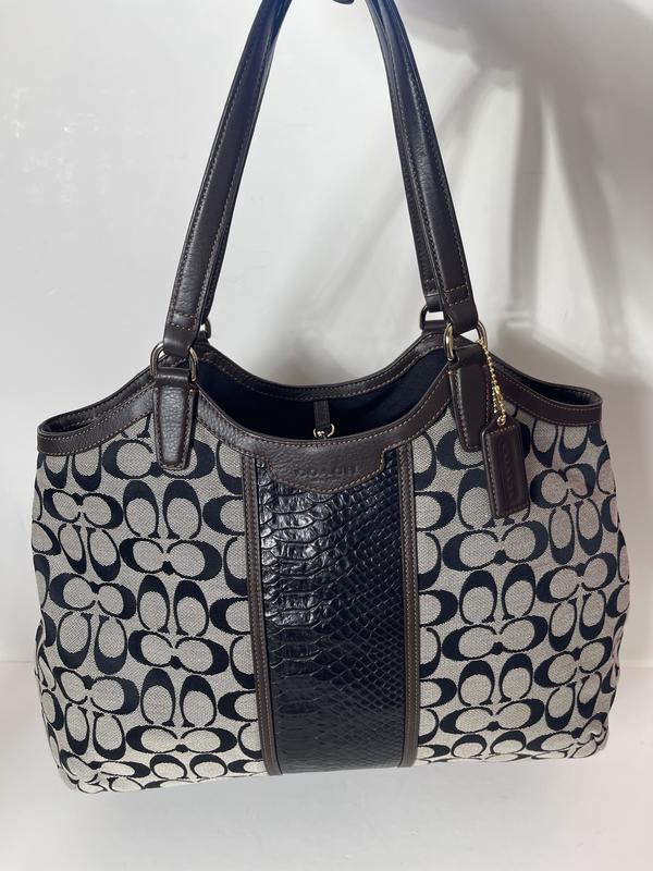 Pre-Owned Coach Devin Signature Croc-Stripe Shoulder Bag 3