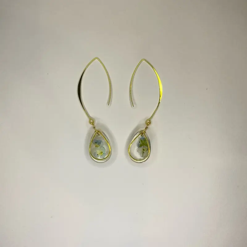 Folréa’s Wild Bloom Arches – Resin Earrings with Real Wildflowers | Gold Arc Hooks