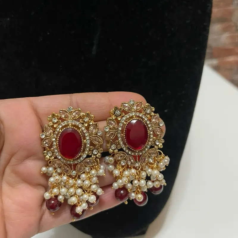 Big size earrings with heavy piroiii