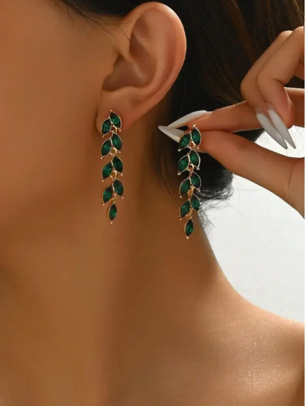 1 Pair Vintage Women Geometric Waterdrop Wreath With Faux Emerald Crystal Earrings 0