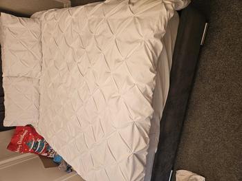 Product Review of Deluxe Pintuck Silver Grey Duvet Cover Set 100% Egyptian Cotton White Bedding Quilt Covers Pink Charcoal Double King Superking Size Bed Hand Stitched Set from S**y 0