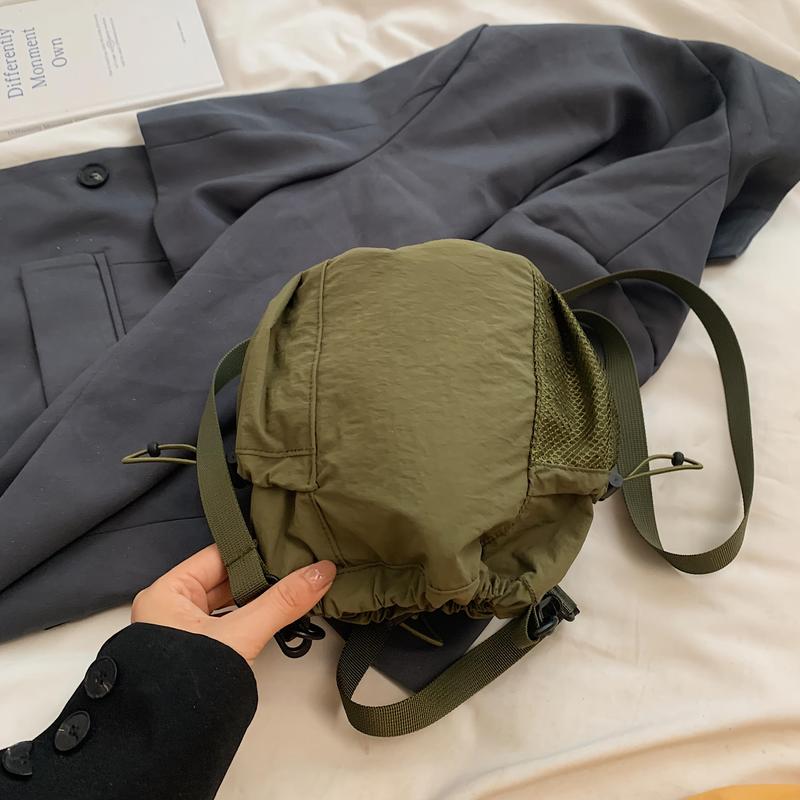 Product Introduction of Fashionable And Casual Lightweight Women'S Drawstring Bucket Bag, Simple And Versatile Casual Single-Shoulder Bag with Multiple Compartments, Small Cloth Bag for Phone And Coins, Suitable for Women'S Daily Use, Shopping, Fitness, Cycling, And Travel. 4
