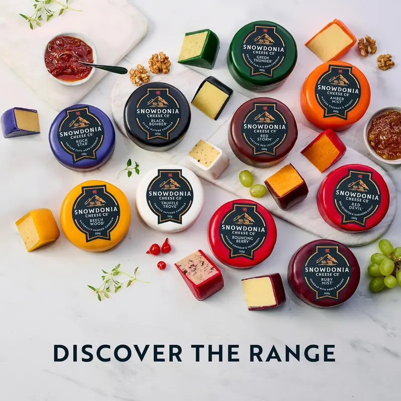 Snowdonia Cheese Company | Cheese, Chutney and Cracker Gift Box | 4 Luxury Welsh Cheeses, 2 Artisan Chutneys and Wholemeal & Extra Virgin Olive Oil Crackers 8