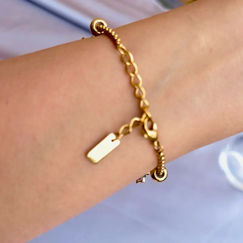 “Luxury Golden Charm Bracelet – Elegant Gold with Sparkling Diamonds” 2