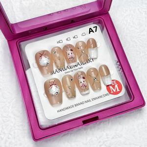 The hand-worn nail Rococo Rabbit Sweet Girl can be detachable and pressed against the nails press  nails