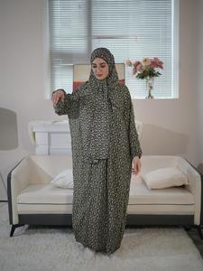 Arabic Clothing-Ditsy Floral Print Bishop Sleeve Arabian Dress with Hijab, Modest Long Sleeve Dress for Women, Women's Islamic Clothing for All Seasons