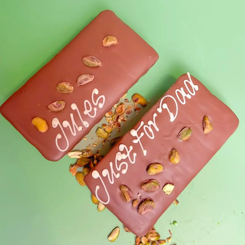 Dubai 300g  Milk Chocolate Pistachio and Kunafa Snack Bar - - Bonbon, Crispy, Shell, Dessert Creamy 3