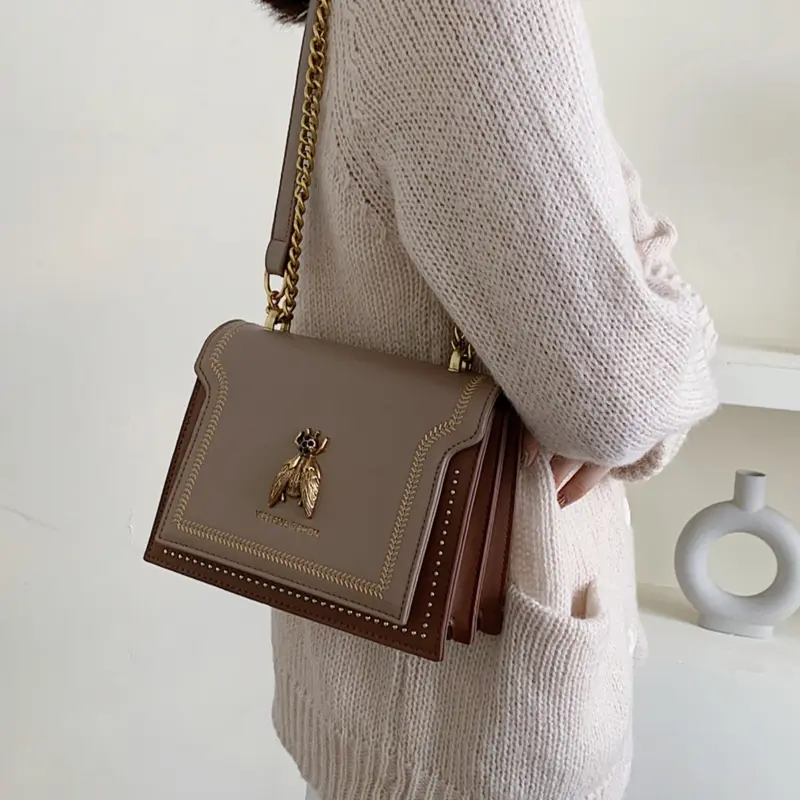 Women's Elegant Bee Patched Decor Chain Strap Crossbody Bag, Vintage Bee Decor Square Underarm Bag, Designer Bags, Minimalist Temperament Quilted Design Shoulder Bag, Trendy Crossbody Bag for Daily Use, Crossbody Purses 2025, Purse 3