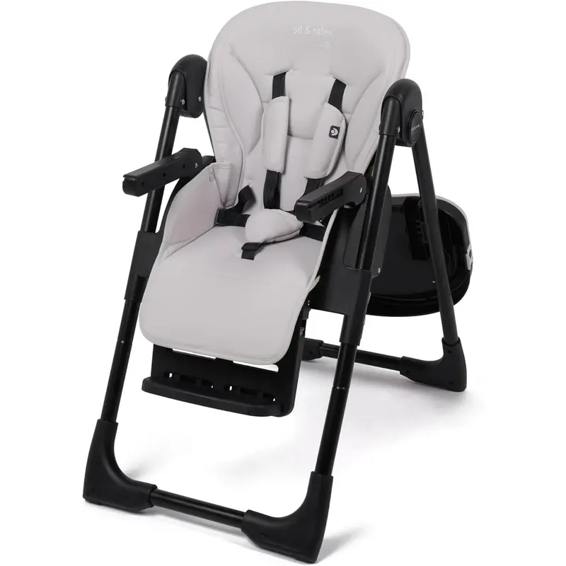 Tiny Traveler’s Throne: The Portable Baby Dining Chair 2