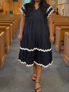 【Plus Size】 Colorblock Print V Neck Dress, Elegant Layered Hem Flutter Sleeve A Line Dress for Summer, Women's Clothing for Daily Wear