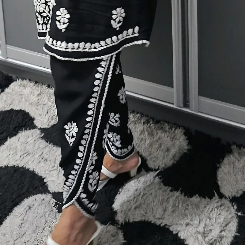 very popular lucknowi suit with tulip tourser ,medium size chest size 21 1