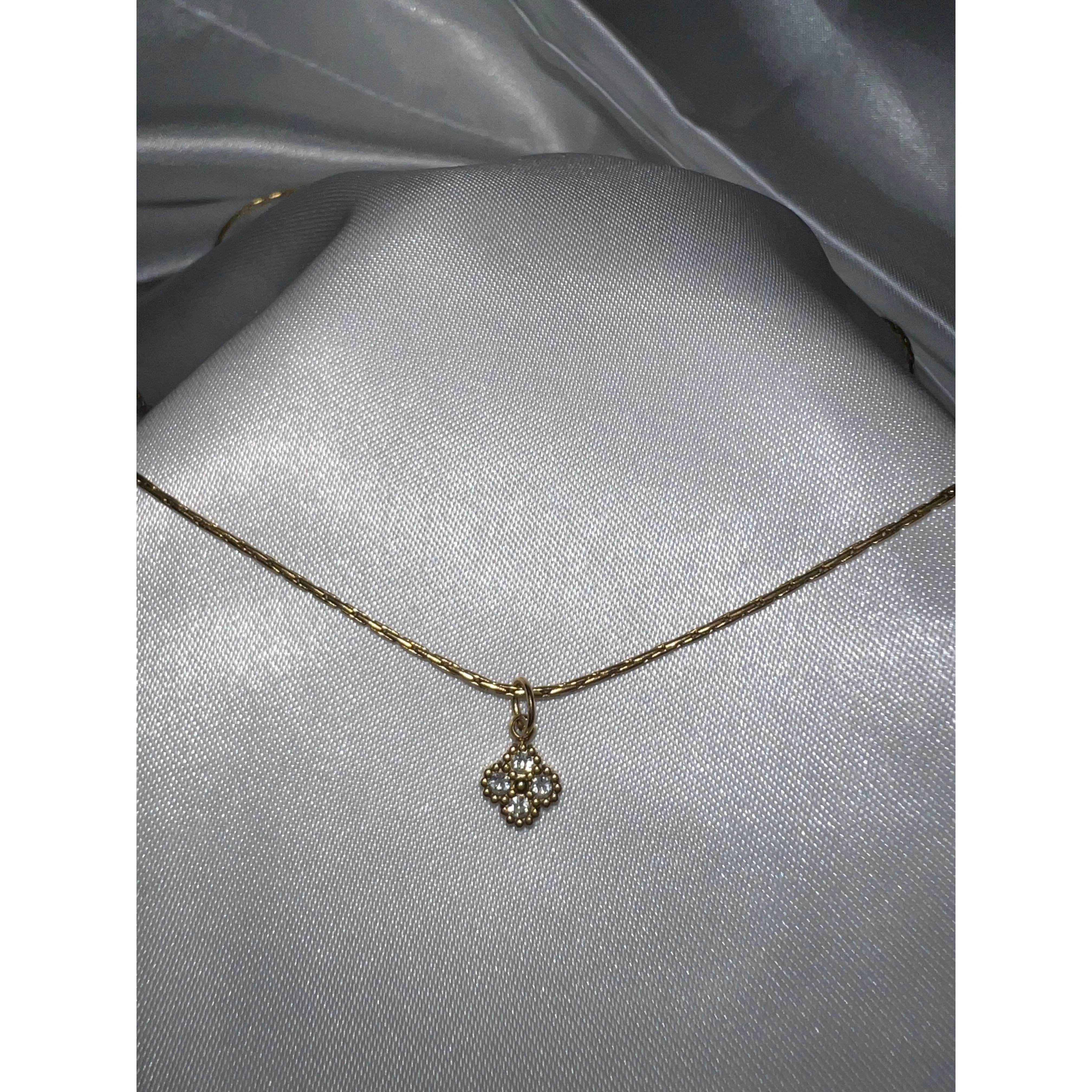 Grace & Faith Jewellery | Jewellery for the GOLD GIRLIES | 18K Gold Plated Stainless Steel Dainty Bloom Choker Necklace