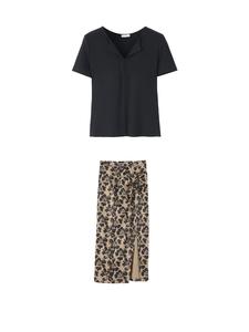 1 piece plus-size short-sleeved V-neck solid color top & patterned mini skirt two-piece set, elegant commuter-friendly simple casual versatile outfit with refined temperament.