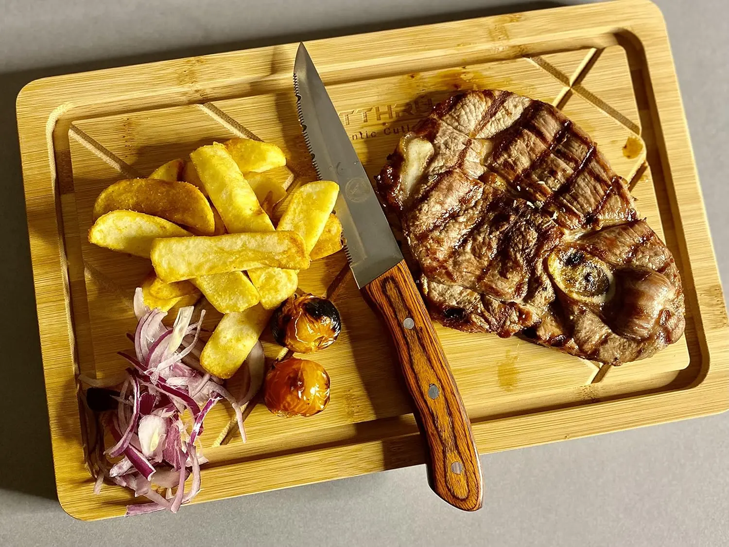 CUTTHRU Bamboo Wood Steak Board Natural Bamboo Wood, Multipurpose Use as a Steak Board, Serving a Barbecue Platter, a Natural Bamboo Cutting Board Chopping Wooden