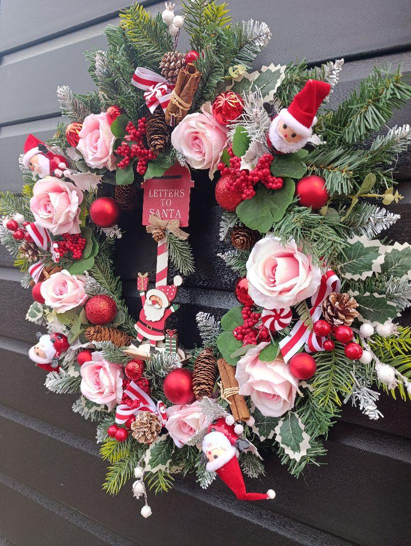 Red and Pink Christmas Wreath - Handmade - Letters to Santa - Festive Door Decoration 674d5e5f75114a30879cee1da4c3ec93~tplv t5fjg24jzw origin jpeg