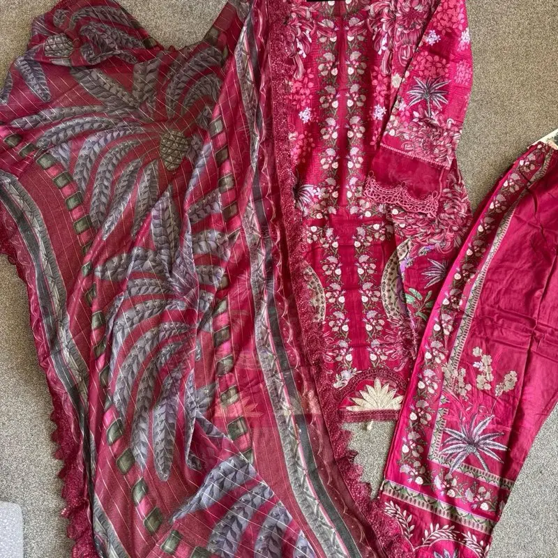 Maria B Inspired 3 Piece Printed Lawn Suit with Chiffon Dupata 3