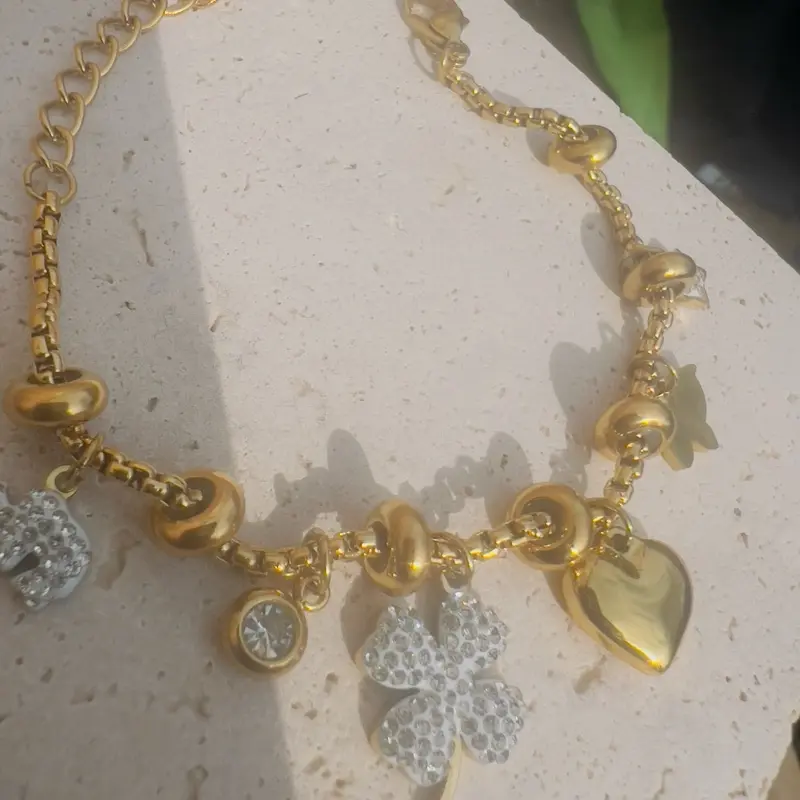 “Luxury Golden Charm Bracelet – Elegant Gold with Sparkling Diamonds” 3